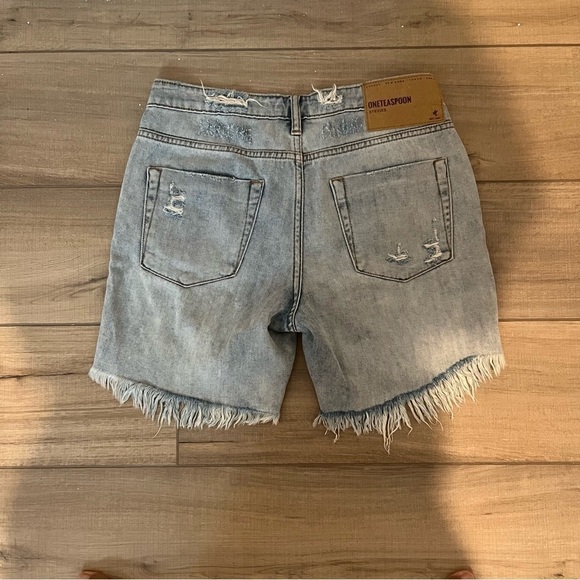 OneTeaspoon Stevie’s Boyfriend Shorts Light Wash Distressed Size 24 - Picture 3 of 8